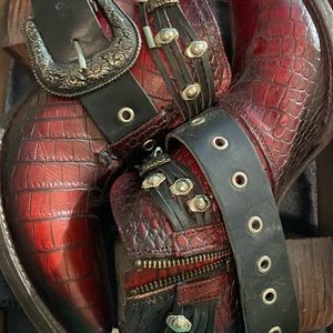 FreeBirds Saloon size 10